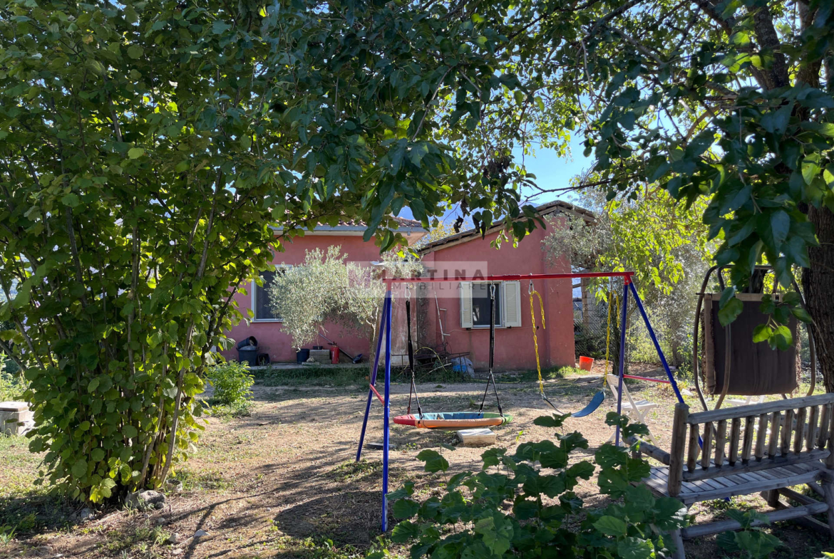 Casa indipendente con giardino