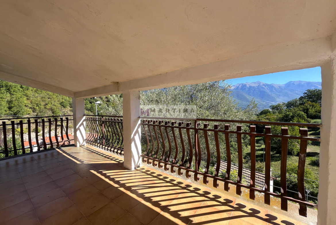 Casa indipendente con terreno
