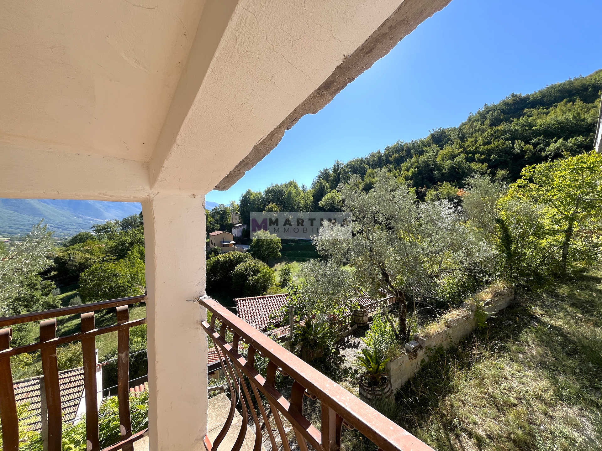 Casa indipendente con terreno