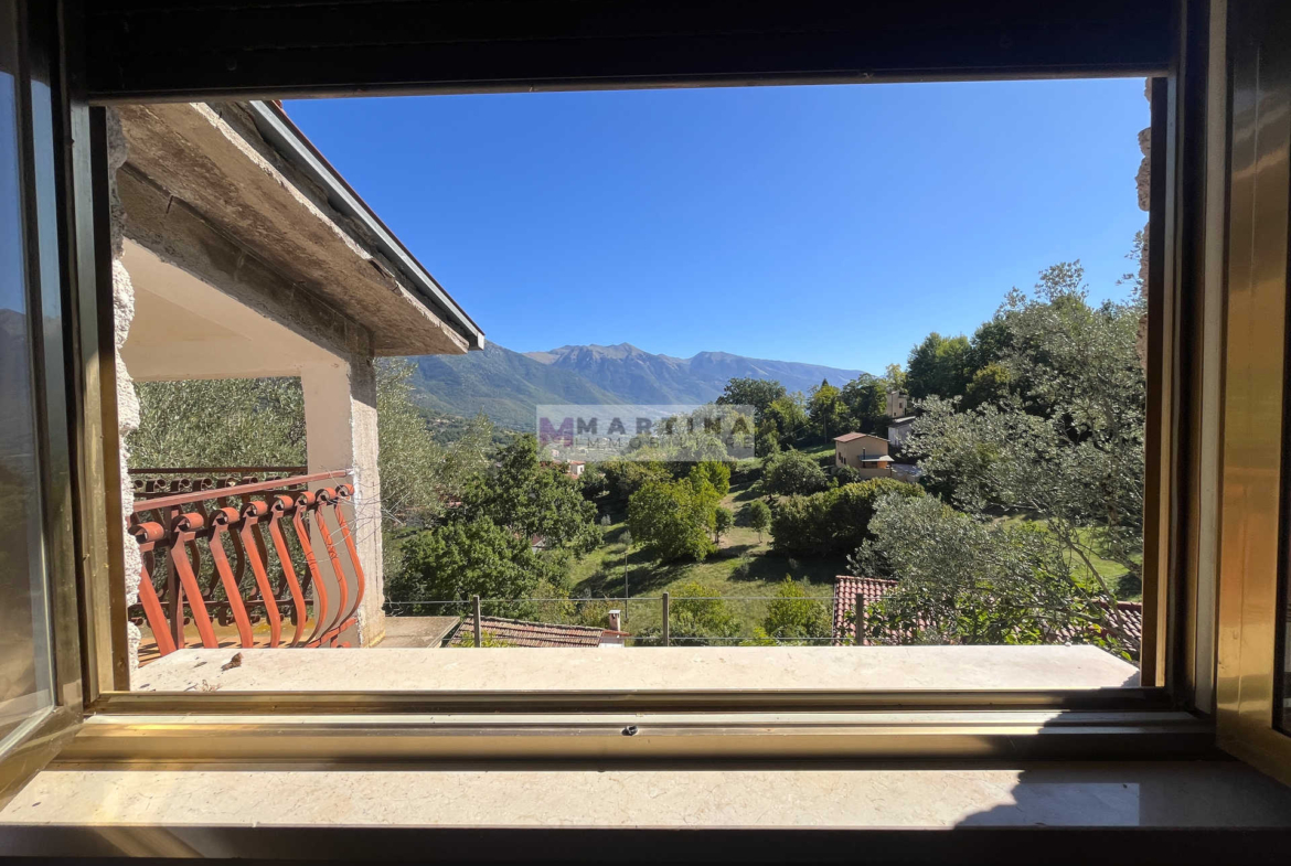 Casa indipendente con terreno