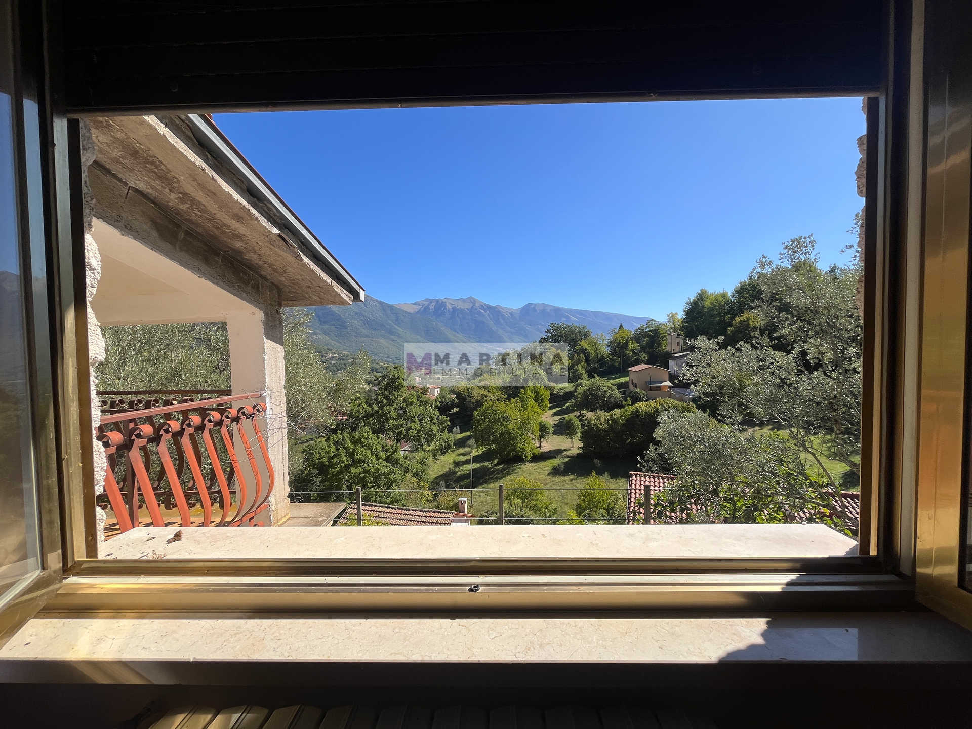 Casa indipendente con terreno