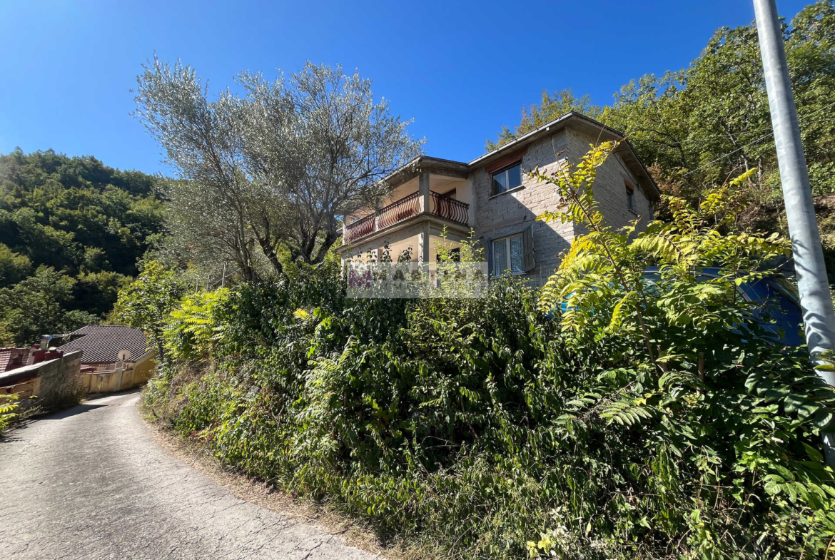 Casa indipendente con terreno
