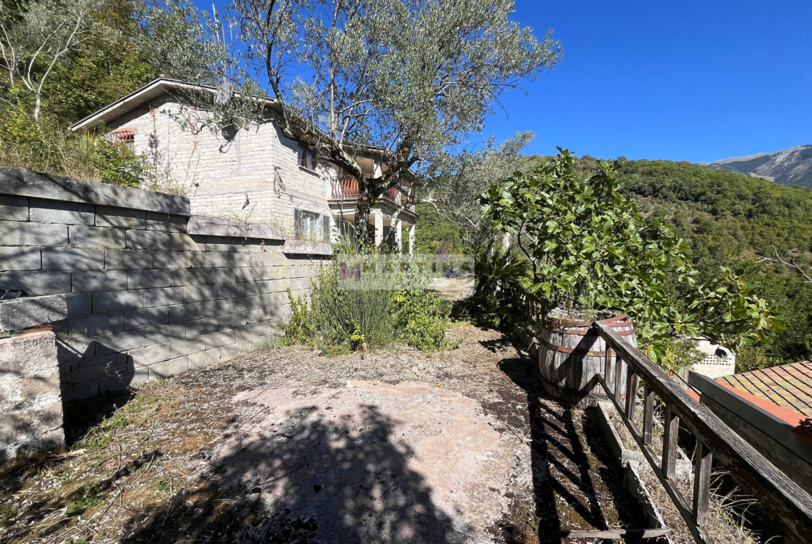 Casa indipendente con terreno