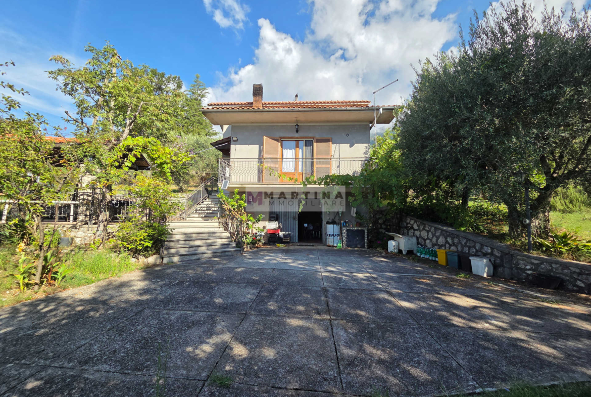 Casa indipendente con terreno