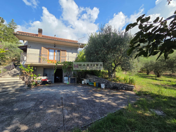 Casa indipendente con terreno