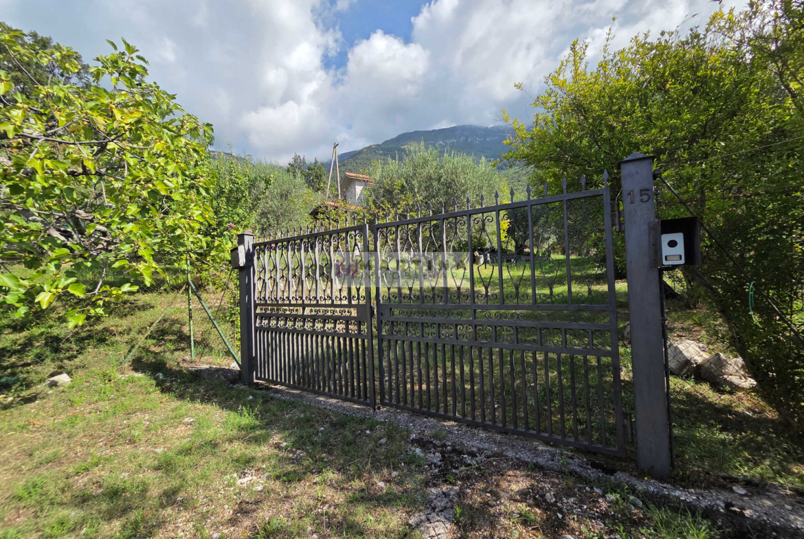 Casa indipendente con terreno