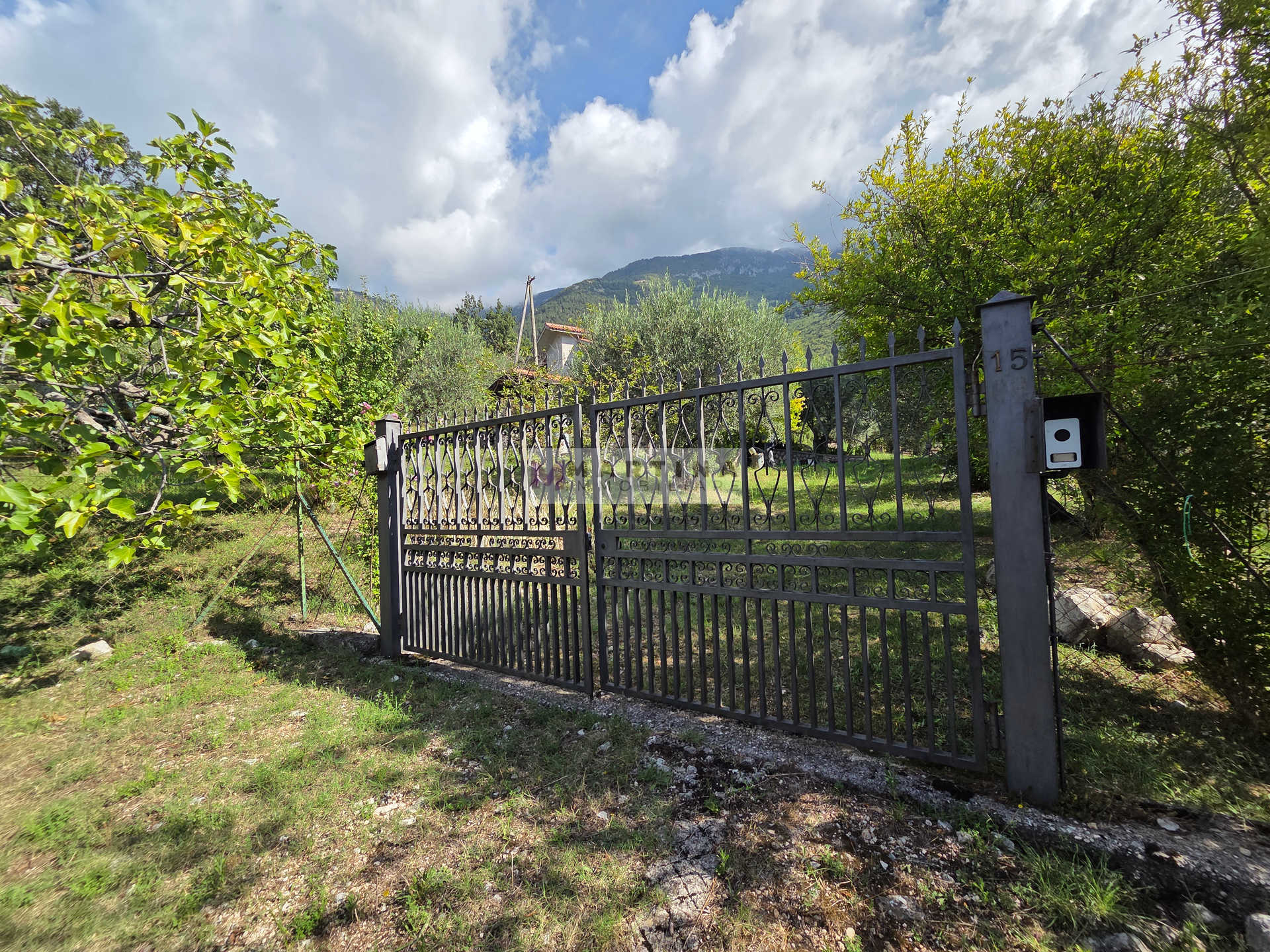 Casa indipendente con terreno