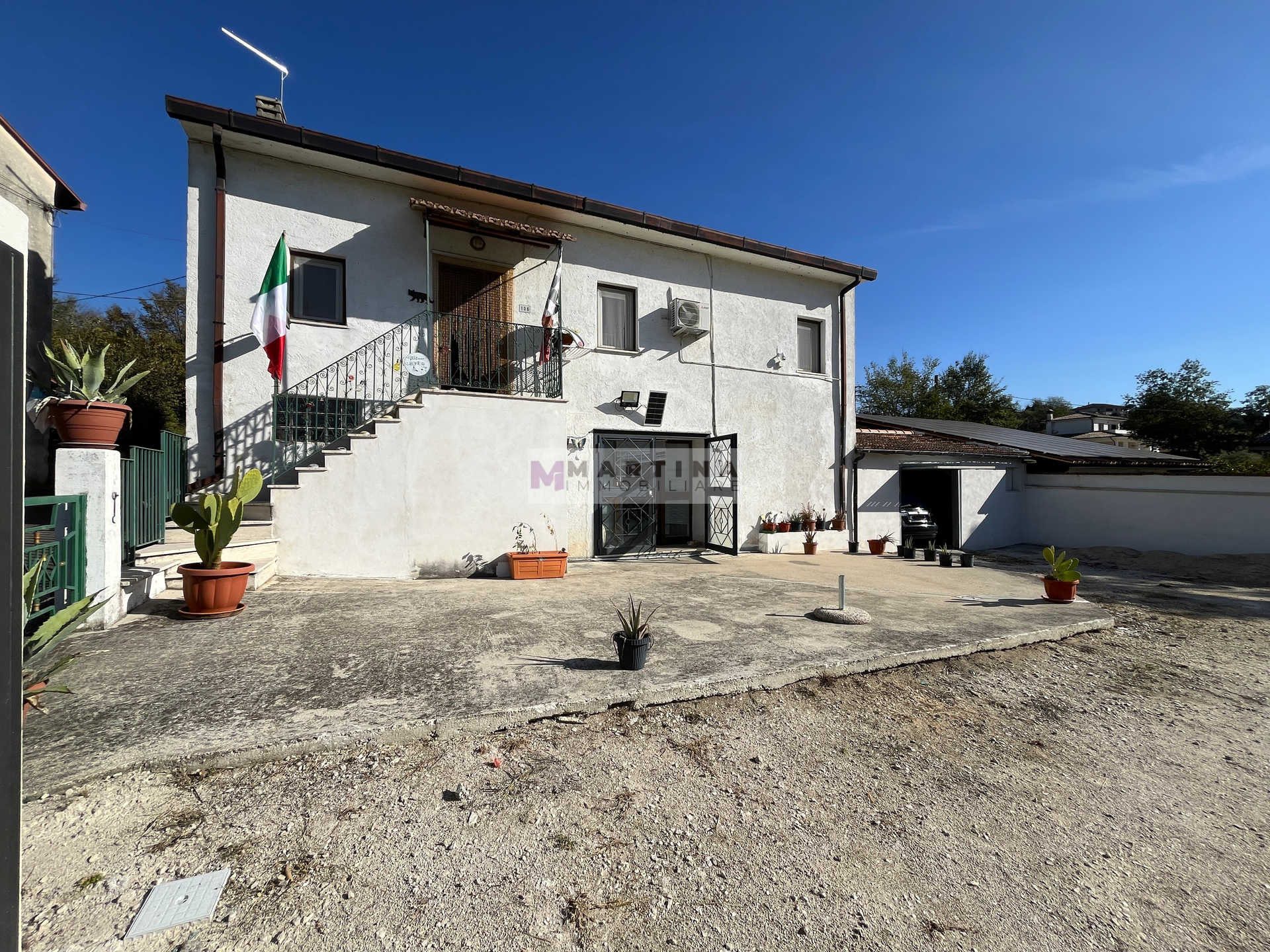 Casa indipendente con terreno Atina14 Detached house with garage and land