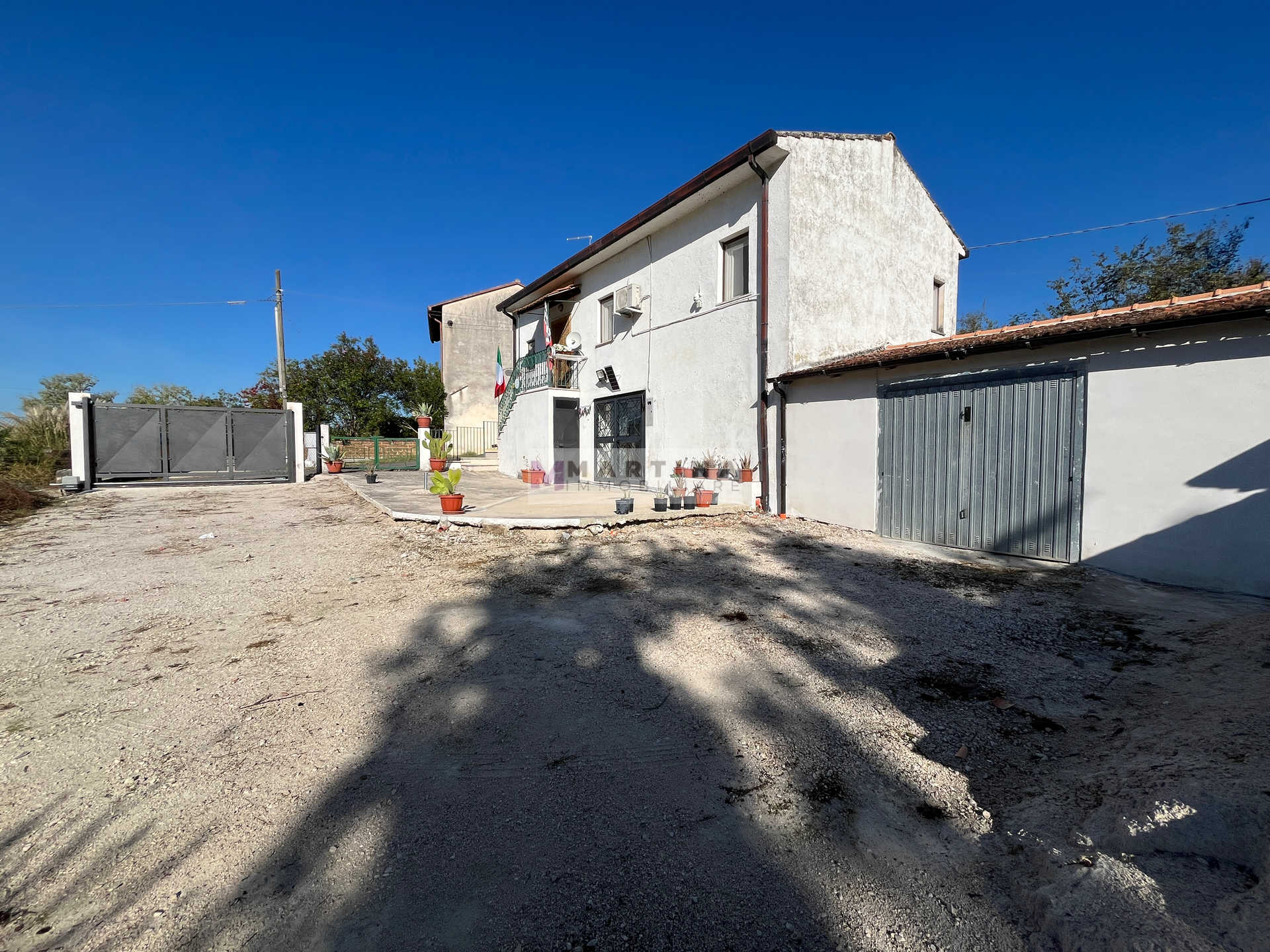 Casa indipendente con terreno Atina16 Detached house with garage and land