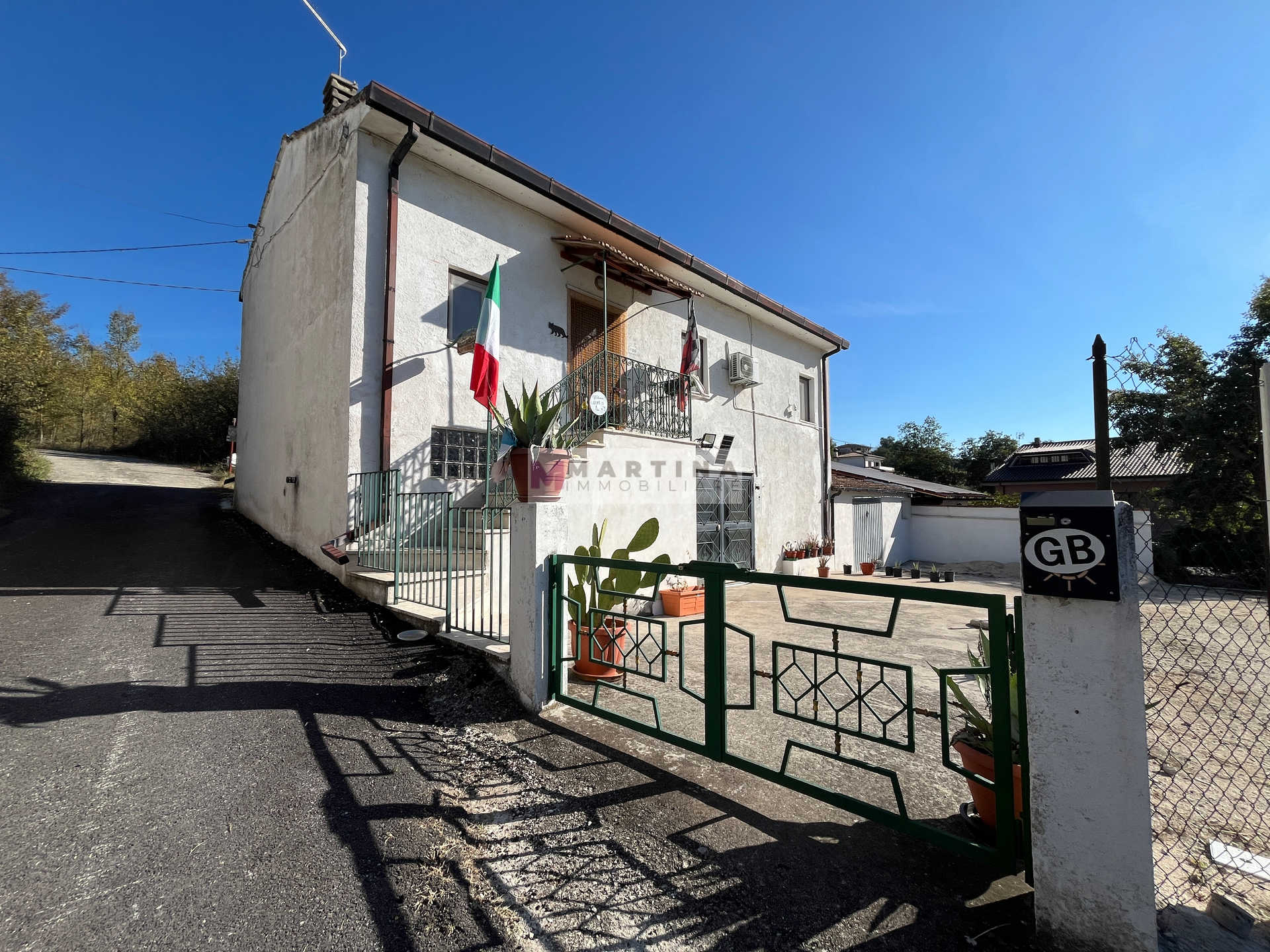 Casa indipendente con terreno Atina18 Detached house with garage and land
