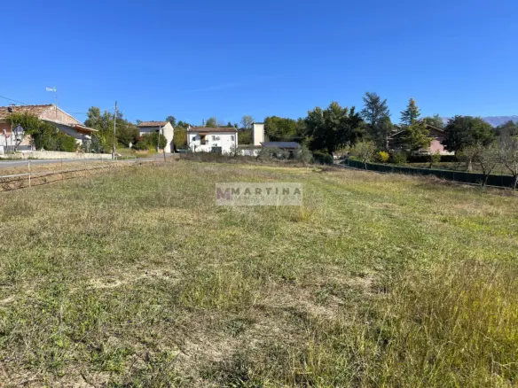 Detached house with garage and land