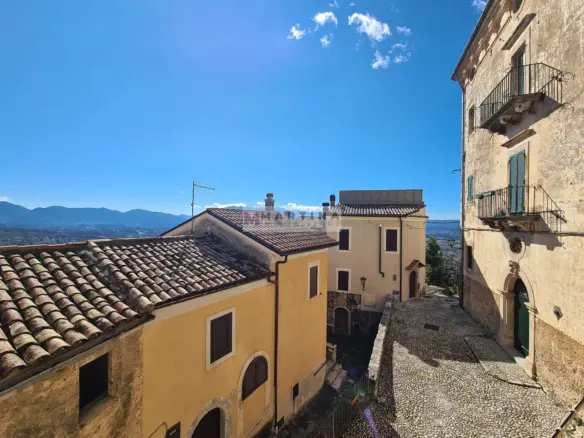 Abitazione nel centro storico con cantina